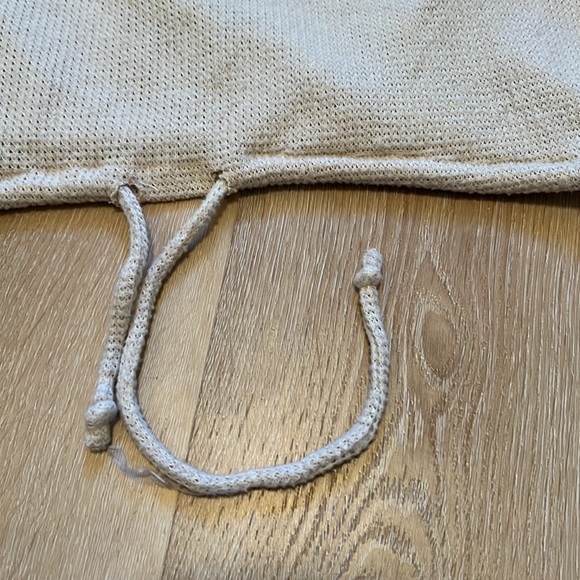 Women's Urban Outfitters Summer Cream Sweater Size Medium - Picture 2 of 8